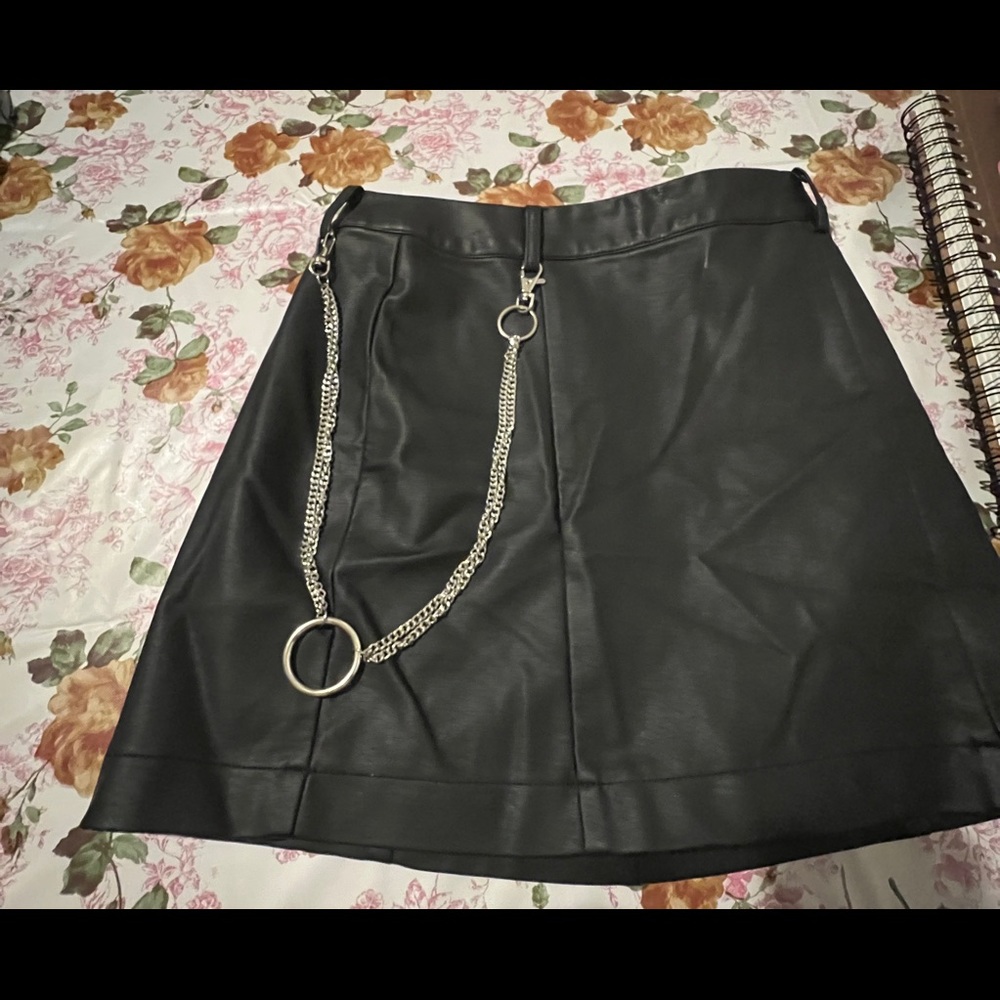 🖤selling Leather black skirt. Size S